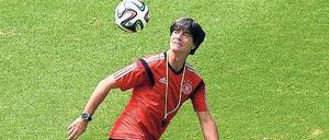 Griff in die Trickkiste. Joachim Löw überrascht in Brasilien.