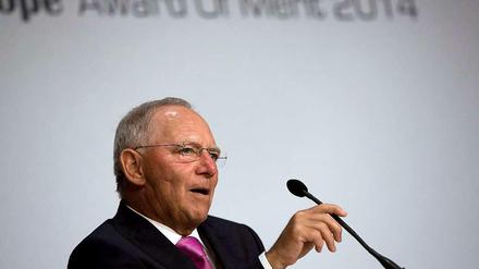 Bundesfinanzminister Wolfgang Schäuble hält die Preise am Immobilienmarkt für zu hoch. So eine Warnung kostet nichts - soll aber signalisieren, dass die Regierung wachsam ist. 