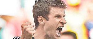 Herz und Seele der Mannschaft. Thomas Müller ist auch von sich selbst beeindruckt. 