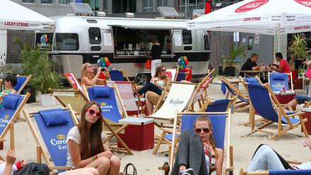 Touristen statt Stammkundschaft. Der "Burger de Ville" hat am Charlie's Beach mit Umsatzeinbußen zu kämpfen.
