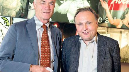 Da passt kein Blatt dazwischen. Der Rechtsanwalt Dietrich von Boetticher (links) und der Verleger Martin Balle im Verlagshaus der Münchner „Abendzeitung“. Foto: dpa