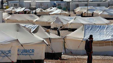 Hunderttausende leben in den Flüchtlingscamps in der Nähe der syrischen Grenze. Doch Deutschland kann nur wenige aufnehmen.
