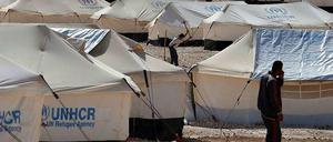 Hunderttausende leben in den Flüchtlingscamps in der Nähe der syrischen Grenze. Doch Deutschland kann nur wenige aufnehmen.