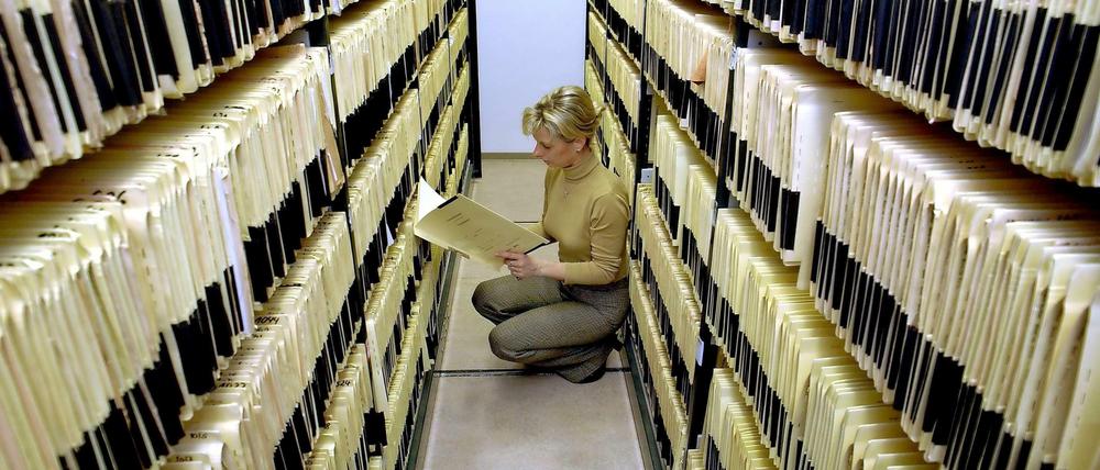 Abgehängt. Das klassische Archiv zum Durchstöbern soll künftig nur noch auf dem PC-Bildschirm erscheinen.