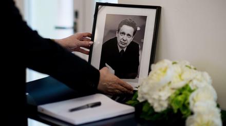 Kondolenzbuch für den verstorbenen "FAZ"-Herausgeber Frank Schirrmacher