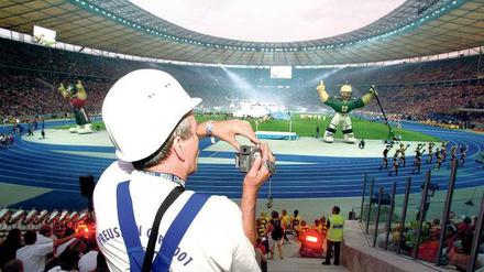 Vor zehn Jahren. Damals hat noch nicht jeder im Stadion mit dem Smartphone hantiert. Jetzt sollen die Funknetze ausgebaut werden – sie sind oft überlastet. 