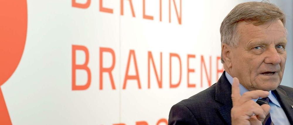 Flughafenchef Mehdorn braucht mehr Geld, das ist schon lange klar. Wann der BER eröffnet wird, ist hingegen weiter unklar. Ende des Jahres will er den endgültigen Termin nennen.