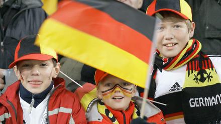 Kinder im WM-Fieber: Da kann es auch mal spät werden. Darunter leidet oft die Schule. 