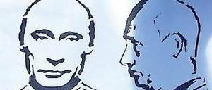 Wütende Proteste. Vor der russischen Botschaft haben Demonstranten ein Schmähplakat mit dem Gesicht des russischen Präsidenten Putin angebracht. 