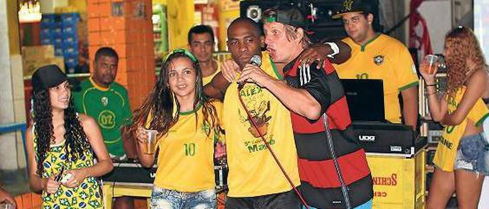 Basecap und Beat. MC Gringo macht Party. Sein Outfit erinnert an die 90er. Aber er wird noch immer erkannt