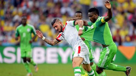 Zähes Ringen. Der frühere Herthaner Ashkan Dejagah (l.) im Duell mit Nigerias Joseph Yobo.
