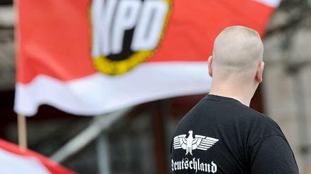 Die Zahl der rechten Straftaten bleibt hoch.