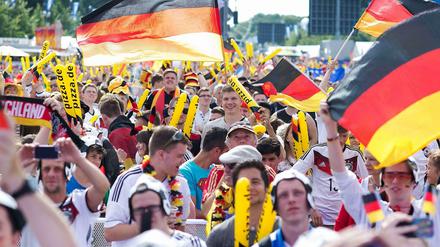 Im WM-Fieber: Fans der deutschen Nationalelf auf der Fanmeile in Berlin.