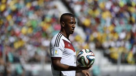 Die Hand soll halten. Jerome Boateng.