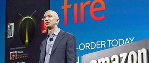 Amazon-Chef Jeff Bezos stellt das "Fire Phone" vor.