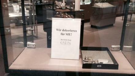 Am Dienstagvormittag wurde die Filiale wieder hergerichtet.