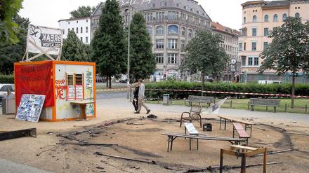 Am frühen Donnerstagmorgen brannte das Info-Zelt am Oranienplatz ab.