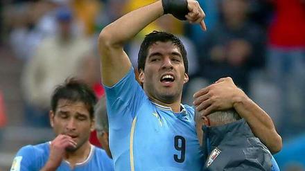 Wenn der Gastarbeiter zweimal klingelt. Uruguays Luis Suarez, Stürmer vom FC Liverpool, traf doppelt beim 2:1 gegen England.