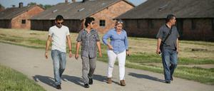 Besucher auf dem Gelände des früheren KZ Auschwitz