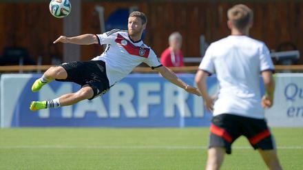 Flugs in die Startelf. Shkodran Mustafi. 