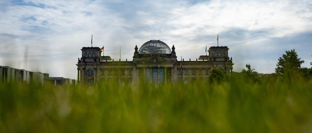 In der Coronakrise greift die Politik der Wirtschaft mit viel Geld unter die Arme.