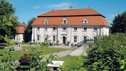 Gut Suckow. Das ehemalige Inspektorenhaus bildete den „Nordflügel“ des Schlosses. Das brannte 1945 nieder.