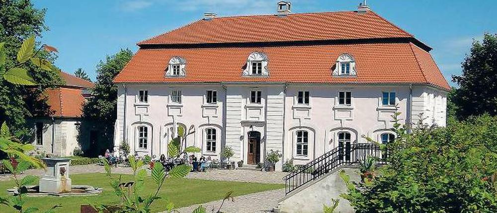 Gut Suckow. Das ehemalige Inspektorenhaus bildete den „Nordflügel“ des Schlosses. Das brannte 1945 nieder.