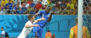 Diesmal würden sich die Engländer über Tore von Mario Balotelli (M.) freuen.