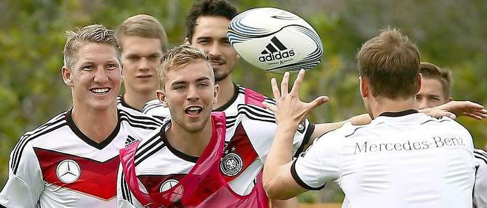 Wer setzt sich durch im defensiven Mittelfeld? Kramer (r.) oder Schweinsteiger? 