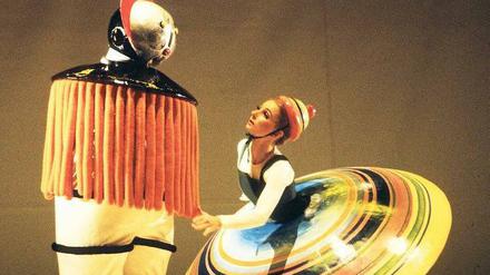 Das Triadische Ballett von Oskar Schlemmer: Gelbe Reihe, Taucher und Großer Rock (Ivan Liška, Colleen Scott, 1977).
