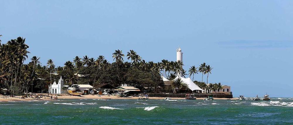 Wir zeigen an dieser Stelle nicht die nackten Spieler, aber den schönen Strand in Praia do Forte als Entschädigung
