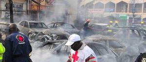 Mehrere Autos wurden bei der Explosion zerstört.