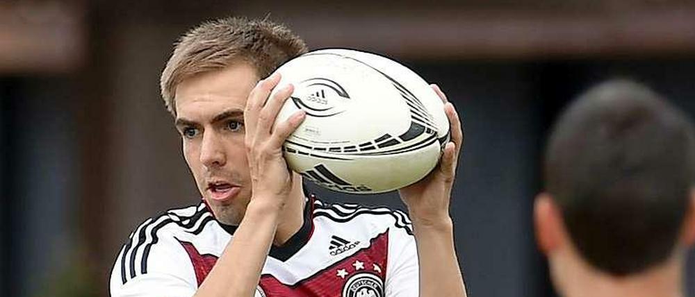 Philipp Lahm wird spielen, sagte gestern Löws Assistent Hansi Flick. 
