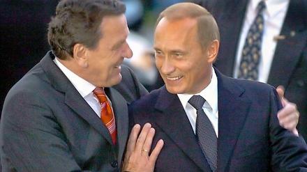 Busenfreunde: Alt-Kanzler Gerhard Schröder und Russlands Präsident Wladimir Putin.