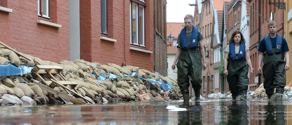 Extreme Wetterlagen wie im vergangenen Sommer werden häufiger. Politiker fordern eine Pflichtversicherung.