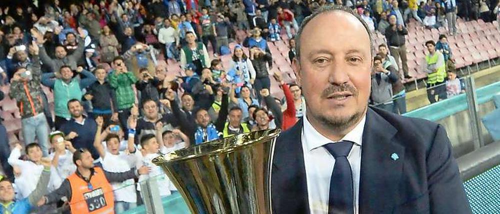 Rafael Benitez, 54, hat mit dem SSC Neapel zuletzt den italienischen Pokal geholt. Zuvor trainierte der Spanier unter anderem Liverpool, Inter Mailand und Chelsea.