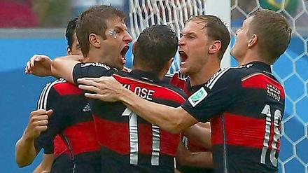 Der Jubel nach dem 1:0 gegen die USA war schon mal weltmeisterlich bei den deutschen Spielern.