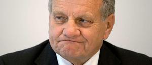 Hartmut Mehdorn hat's mit dem BER auch nicht leicht.