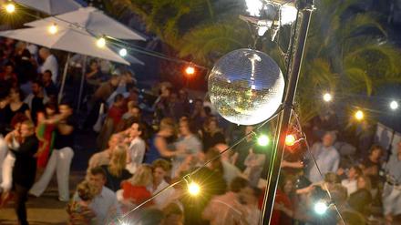 „Berlin is over“, hieß es Anfang des Jahres über Berlins Clubszene. Die Feierverrückten sind noch da, nur eben beispielsweise in Lichtenberg. Ein Streifzug durch die Partyszene.
