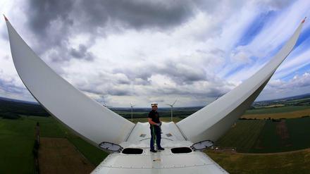 Immer größer werden die Windräder, im Bild eine Anlage am Plauer See. 