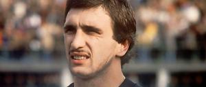 Hans Krankl, der Held von Cordoba 1978, als die Österreicher den Weltmeister und Lieblingsfeind Deutschland schlugen, war 1982 bei der "Schande von Gijon" dabei, als Deutschland und Österreich sich im WM-Spiel auf ein 1:0 einigten, mit dem beide weiterkamen. Krankl erzählte später, dass man auf dem Platz sehr wohl darüber gesprochen habe, dass diese Ergebnis reiche: "He, passt schon." Droht nun ein ähnlicher Fußball-Skandal bei der WM 2014 im letzten Gruppenspiel zwischen Deutschland und den USA? Beiden reicht ein Unentschieden...