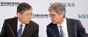 Haben den Poker um Alstom verloren: Siemens-Chef, Joe Kaeser (r.), und Shunichi Miyanaga, der Vorstandsvorsitzende von Mitsubishi.