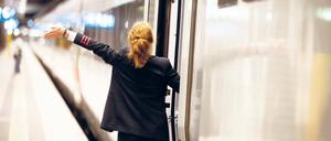 Abfahrbereit. Die GDL will ihre Macht auf die 11700 Zugbegleiter der Bahn ausweiten – die Konkurrenzgewerkschaft EVG hält dagegen. 