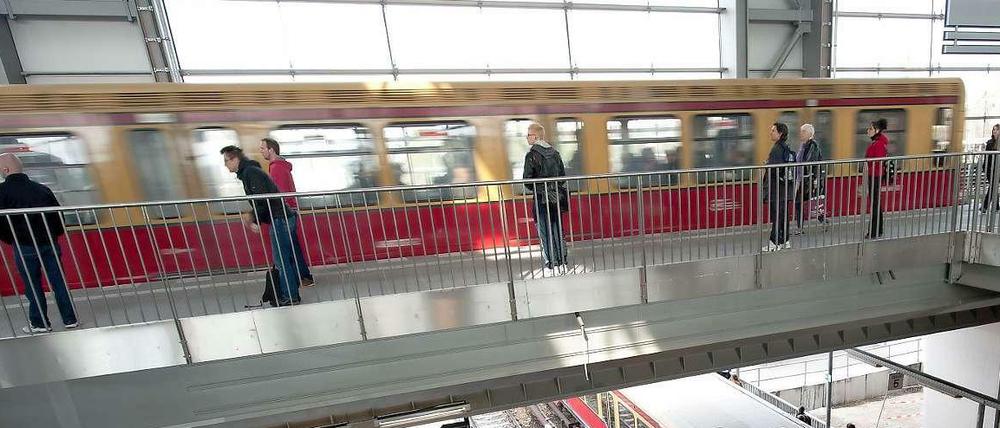 Oben rollt's. Der Bahnhof Ostkreuz ist noch auf Jahre hin eine Baustelle.