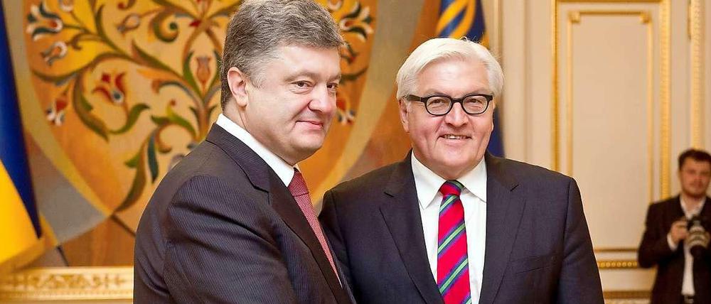Am Dienstag hatte Außenminister Steinmeier noch mit Präsident Poroschenko in Kiew verhandelt.