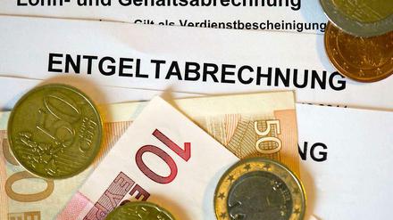 Cent und Euro. 1,3 Prozent klingen nicht viel - aber immerhin ist es ein kleiner Aufschlag. 