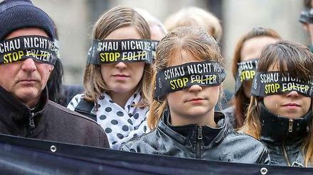 Aktivisten von Amnesty am Mittwoch in Berlin.