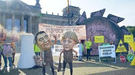 Nicht alle sind mit der Regierung zufrieden: Eine Demonstration gegen die Reform des Erneuerbare-Energien-Gesetz vor dem Reichstag.
