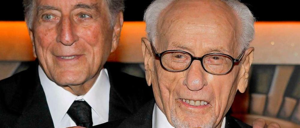 Einen Oscar hat er nie bekommen, aber einen Ehrenoscar, mit 94 Jahren: Eli Wallach. Hier mit Tony Bennett bei der Oscar-Gala 2010.