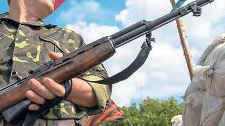 Ein prorussischer Kämpfer in Lugansk. 